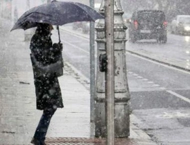 Στο έλεος σφοδρής κακοκαιρίας Αθήνα και Κεντρική Ελλάδα - Στο ίδιο μοτίβο και τη Δευτέρα ο καιρός (φωτό, βίντεο)